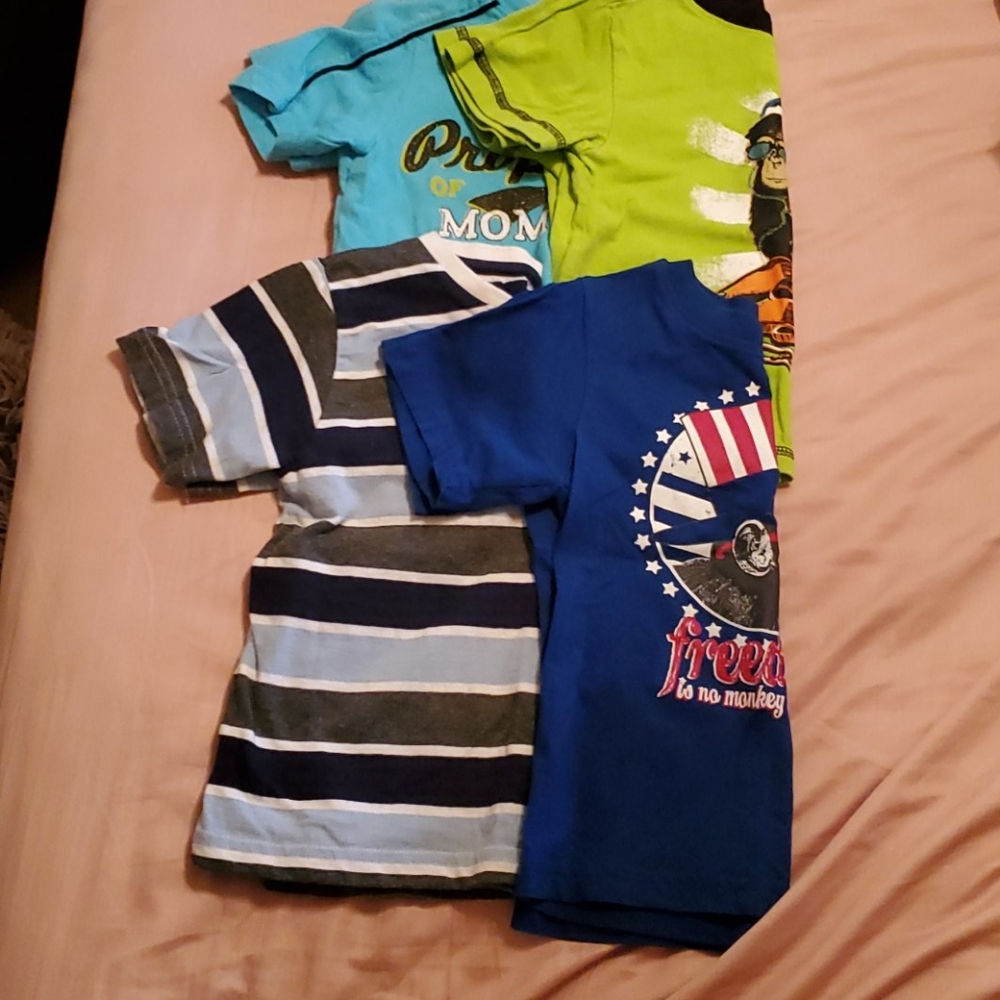 🔥4 piece Boys 2T tee shirts